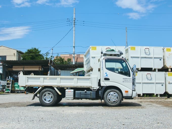 2tダンプ車