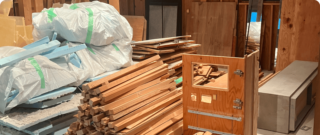 分別解体の作業風景