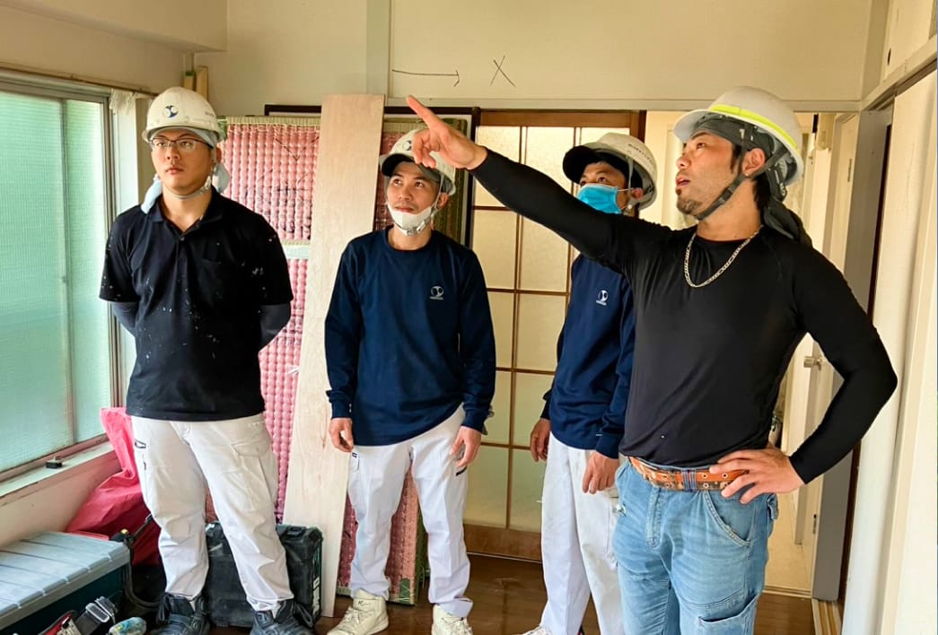 チームで話し合い中