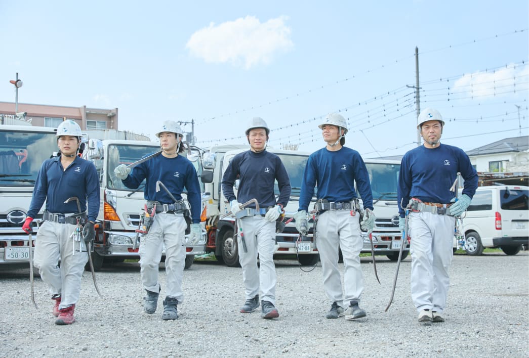 スタッフ5名の写真